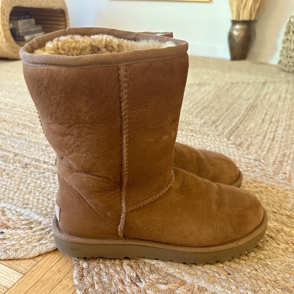 Classic Ugg Boots - Picture 2 of 5